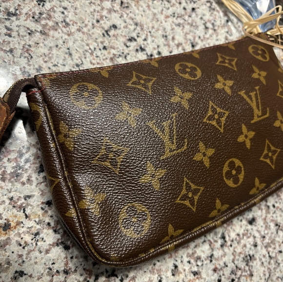 Louis Vuitton cherry pouchette - Picture 3 of 7